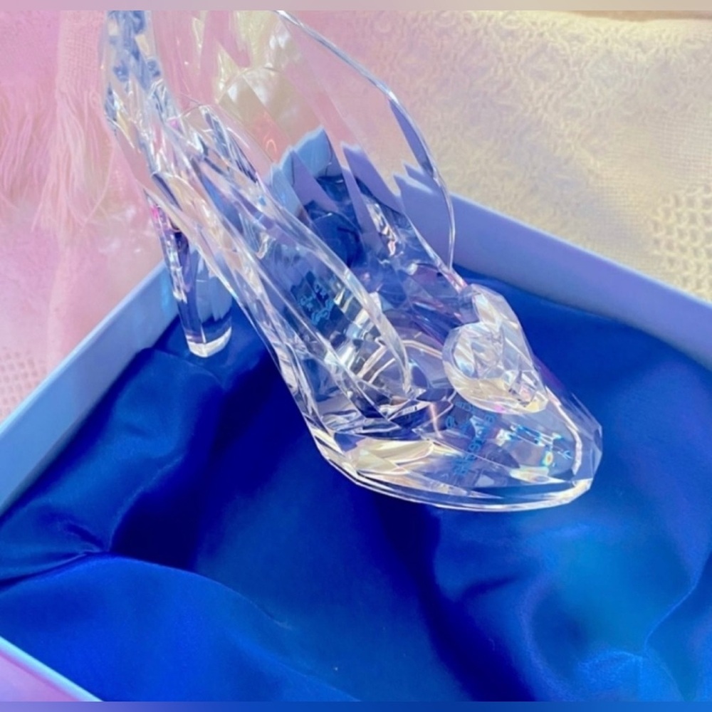 Spectrum Cinderella Glass Slipper Makeup Brush Storage LIMITED ED - Picture 4 of 8